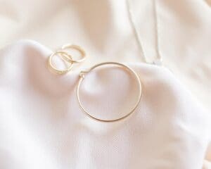 Bijoux minimalistes: Élégance en toute simplicité