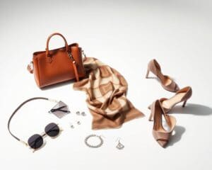 Quels accessoires rendent une tenue plus moderne ?